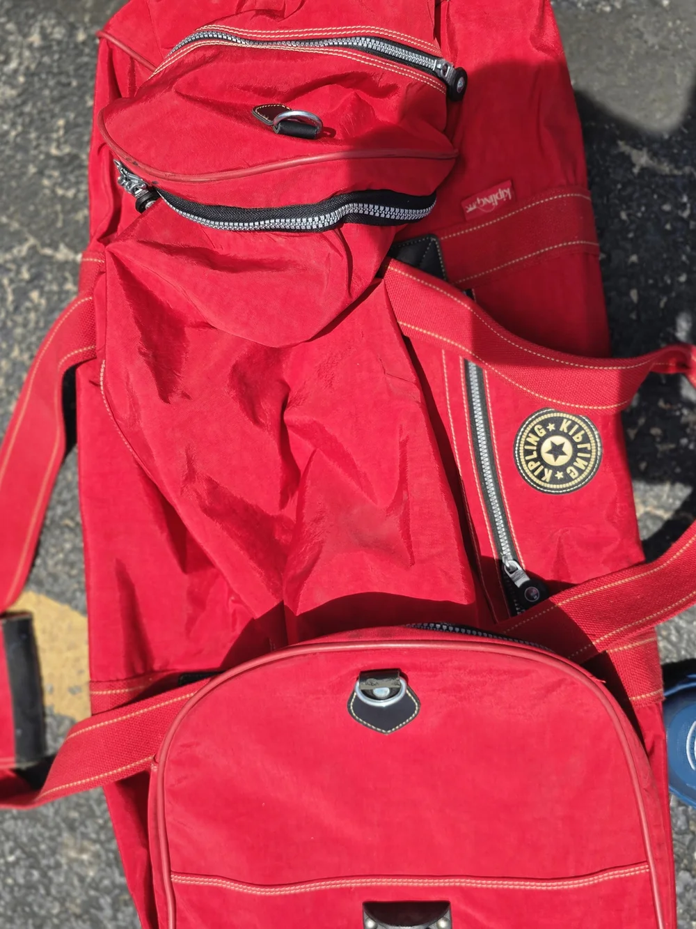 Kipling vibrant red